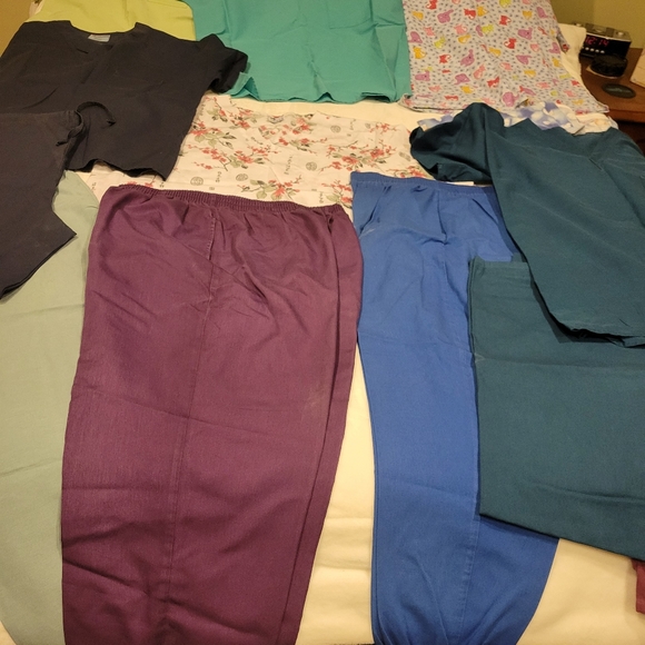 Scrubs a variety some mediums, large and xl - Picture 11 of 16